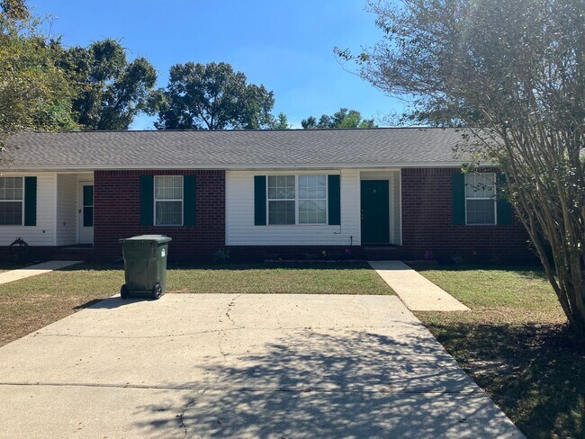 Building Photo - 3031 E Kingsfield Rd