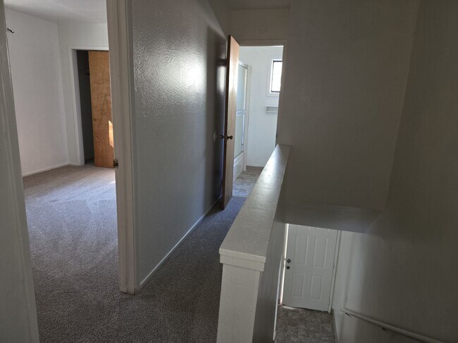 Building Photo - 1069 Sierra Blvd
