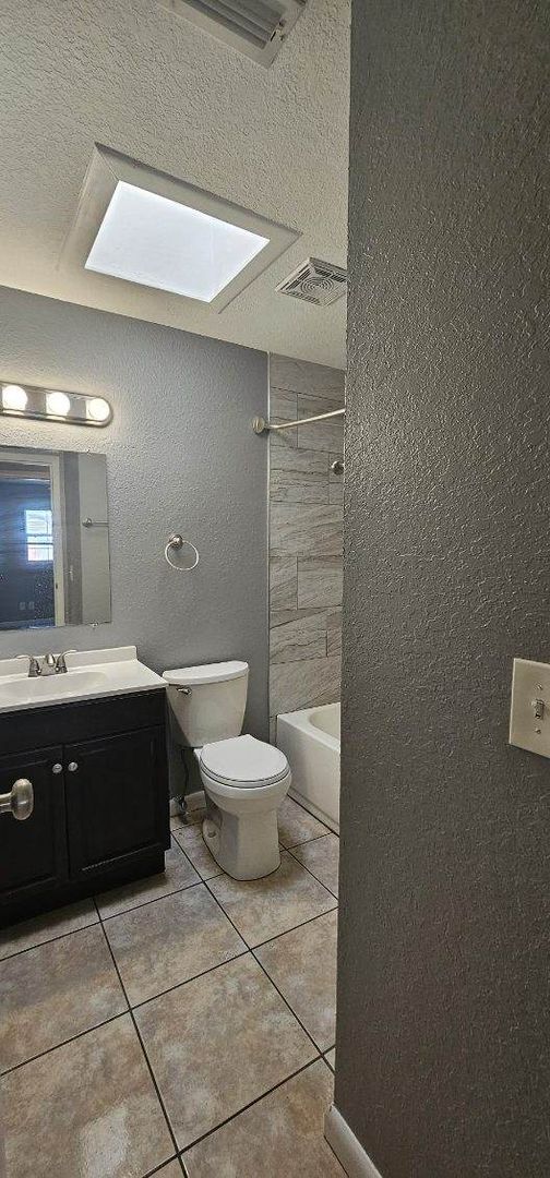 Building Photo - South Lakeland Rental!!