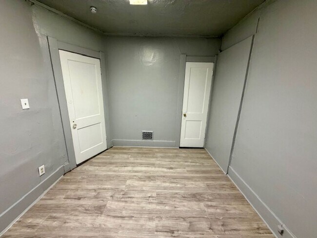 Building Photo - 2549 Highland St