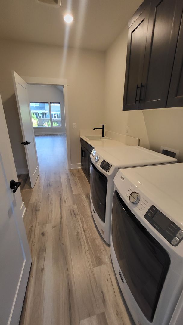 Building Photo - 4 BR/2.5 BA Single-Level home at Trailside