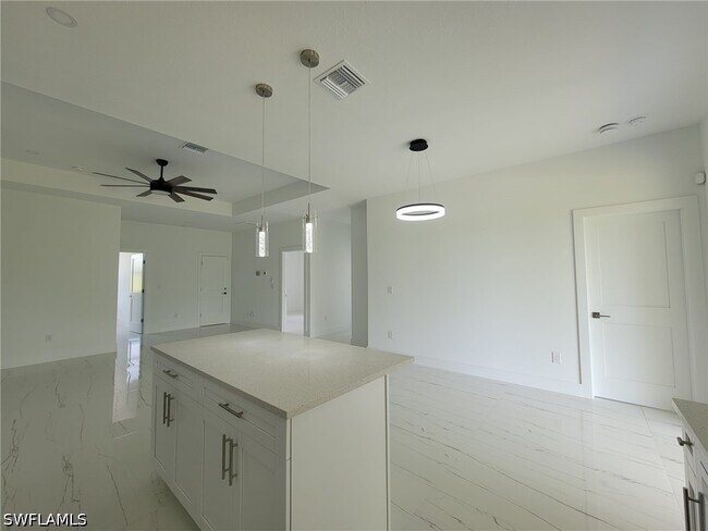 Building Photo - 886 Milwaukee Blvd