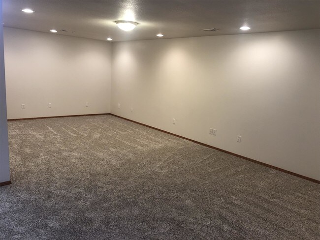 Building Photo - 1342 N Aksarben Ct