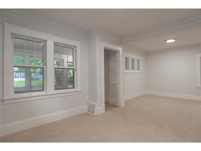 Building Photo - 1020 Wilson Ave