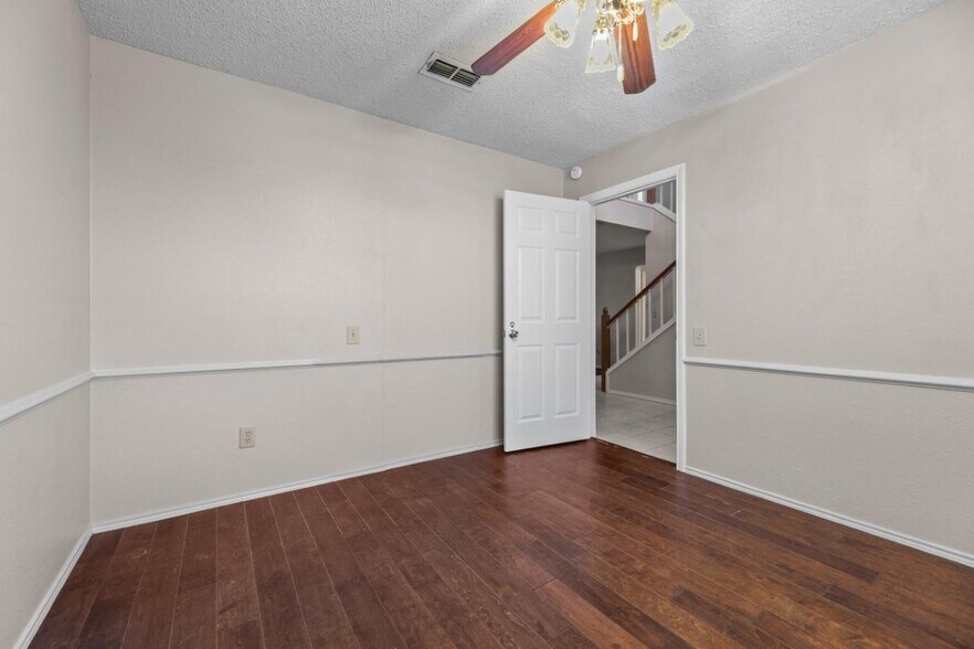 Building Photo - Stylish Fort Worth Home Near Chisholm Trail!