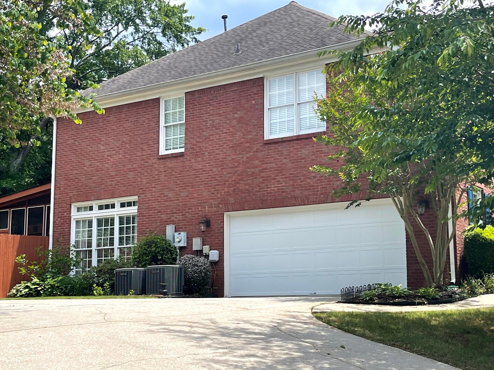 Building Photo - 2036 Londonberry Ct