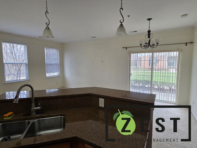 Building Photo - OPEN HOUSE- 5/6! 4PM-430PM! First floor 2 Bed 2 Bath Condo with tons of amenities!