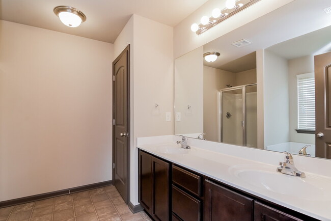 Building Photo - 601 Sweet Ashley Way