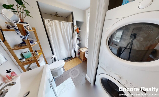 Building Photo - 13 Pleasant St