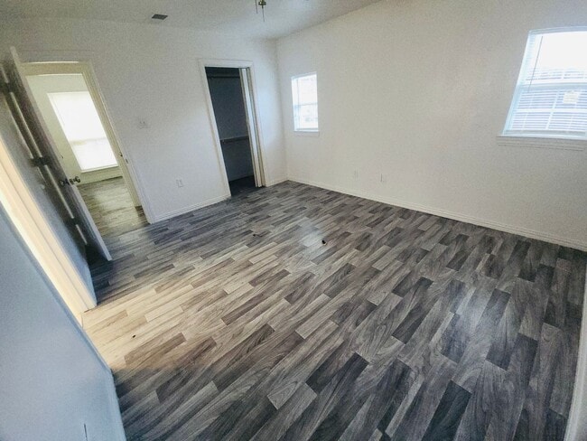 Building Photo - Beautiful 4-Bedroom Home with Pool in Carr...