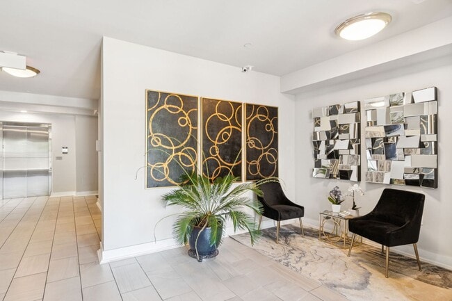 Building Photo - Experience refined living in this beautifu...