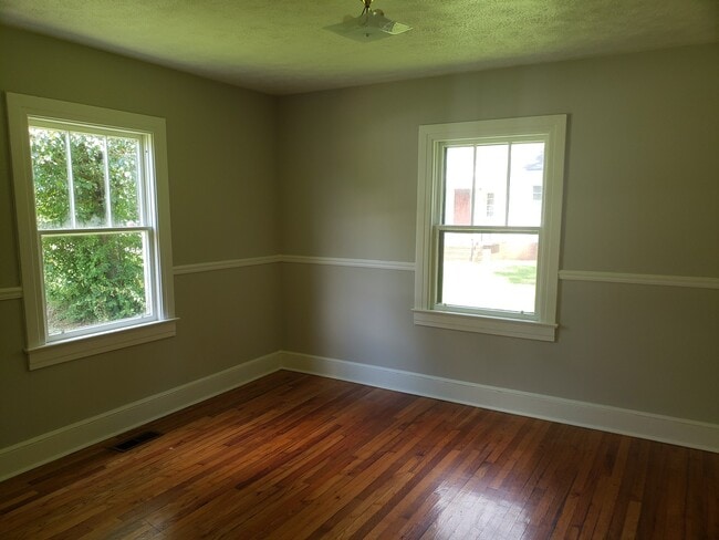 Building Photo - 1210 2nd Ave