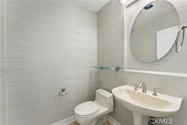 Building Photo - 2528 N San Miguel Dr