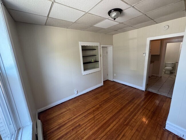 Building Photo - 138 Morton Ave