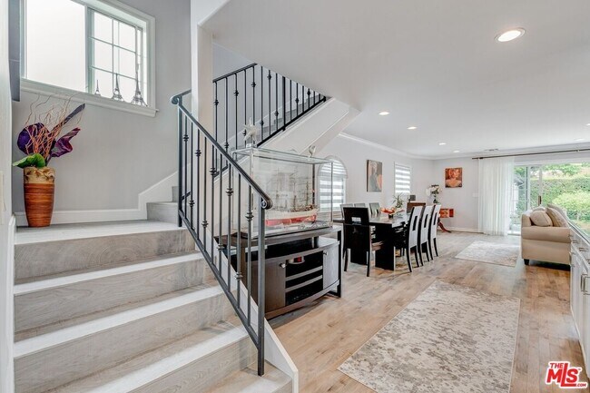 Building Photo - 10824 Westminster Ave