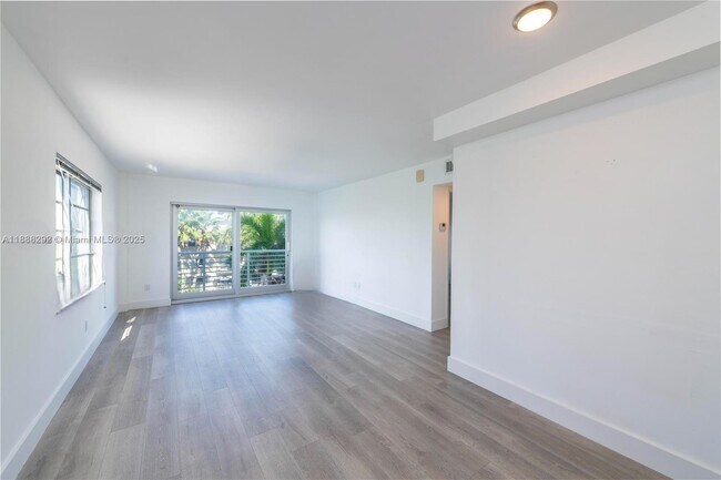 Building Photo - 1450 Lincoln Rd