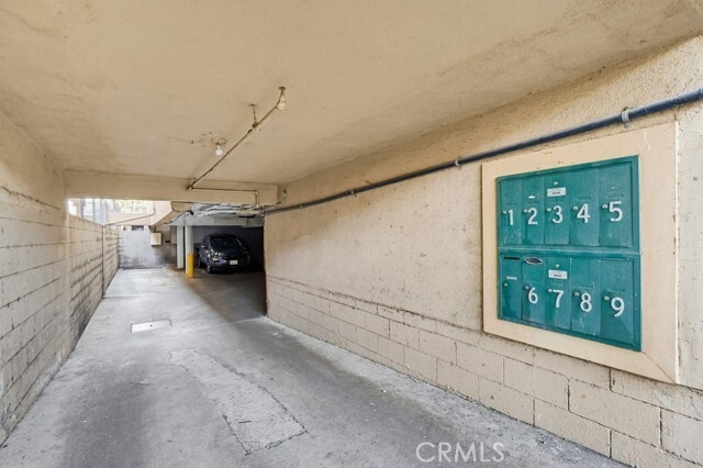 Building Photo - 930 N Stanley Ave