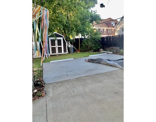 Building Photo - 726 Metropolitan Ave