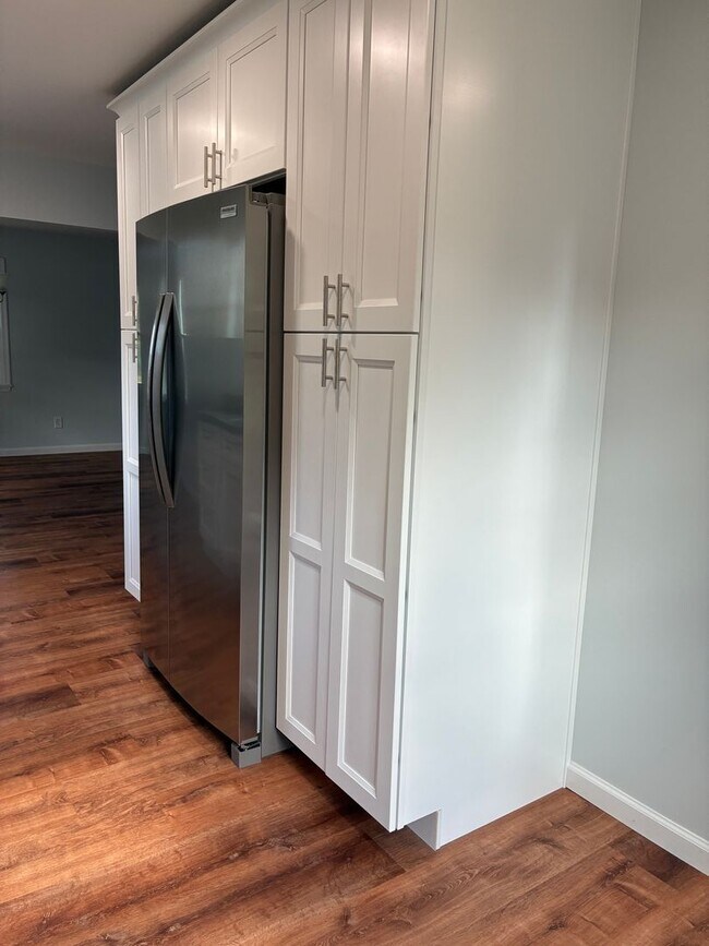 Building Photo - Spacious & Fully Renovated 4-Bedroom Home ...