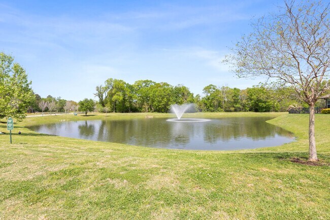 Building Photo - Luxury Living in The Woodlands - COMING SO...