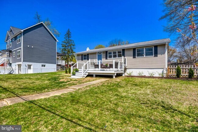 Building Photo - 1715 Tacoma Rd