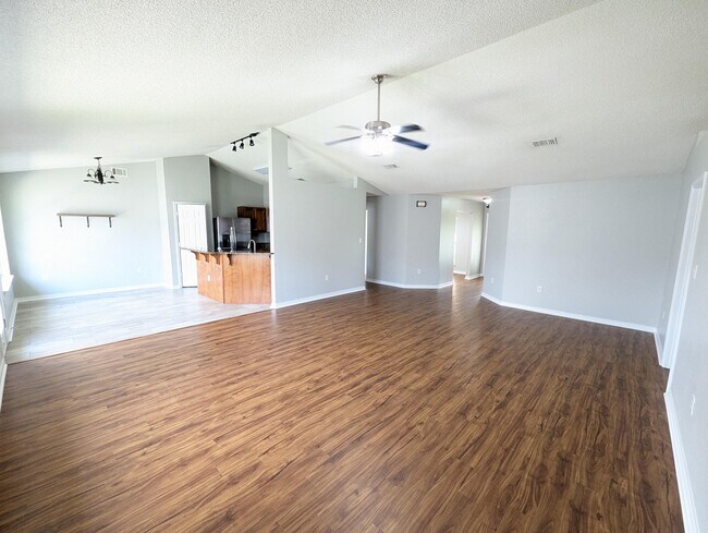 Building Photo - 9939 Parker Lake Cir