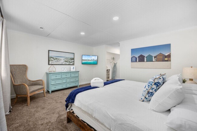 Building Photo - All Inclusive Seasonal Rental Available October 1st, 2025-March 31st 2026!