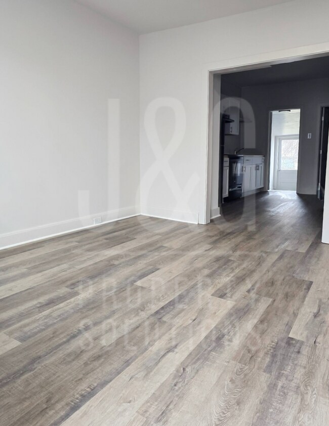 Building Photo - 3 Bedroom 1 Bath Row House