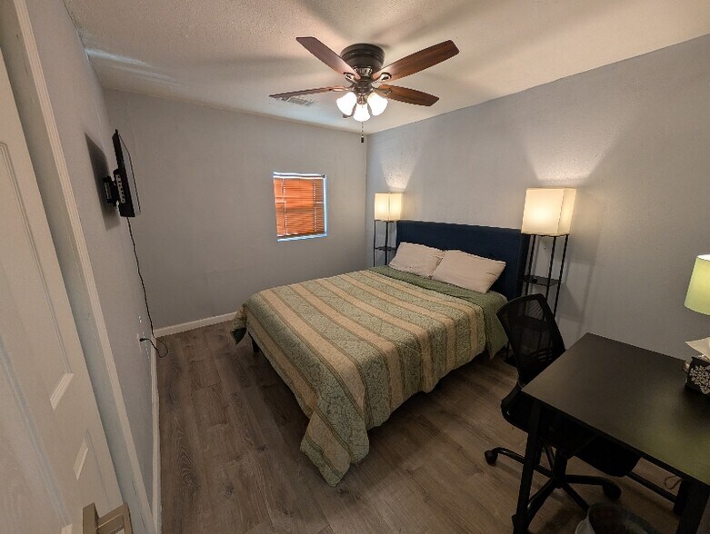 Building Photo - 511 Goliad St