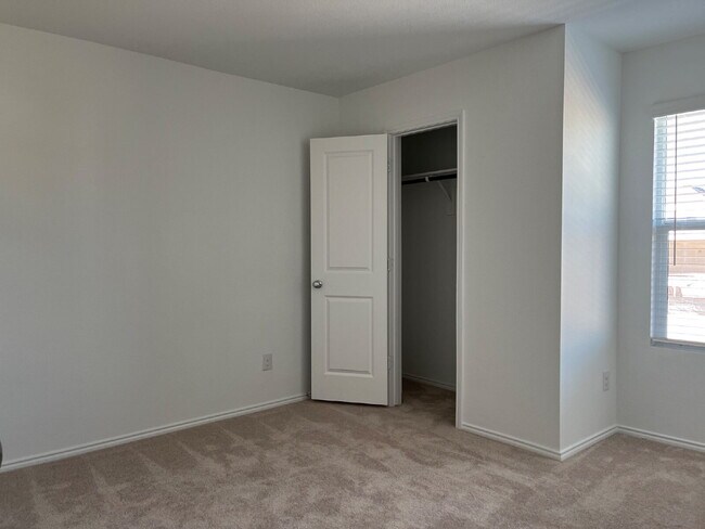 Building Photo - Beautiful Princeton Home – Modern Layout in a Desirable Community