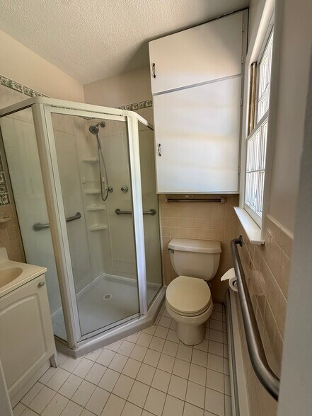 Master bedroom bathroom - 38 Nursery St
