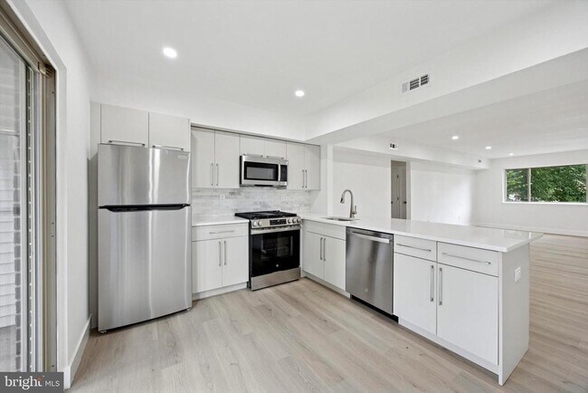 Building Photo - 511 Bradley Ct