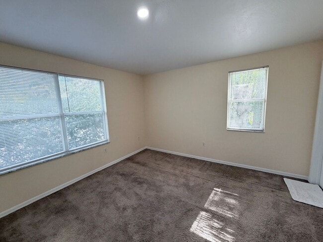 Building Photo - 3880 SW 20th Ave