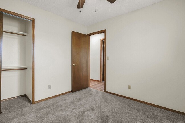 Building Photo - 6376 Chantilly Pl
