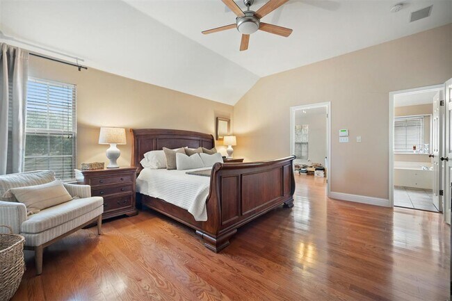 Building Photo - 1215 Boerne Dr