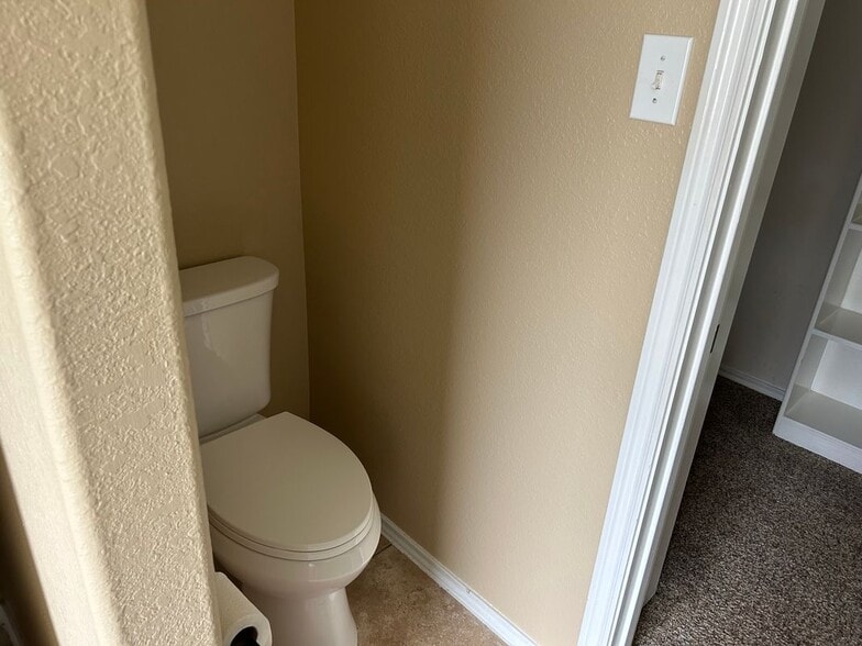 Building Photo - 25111 Country Gate Dr