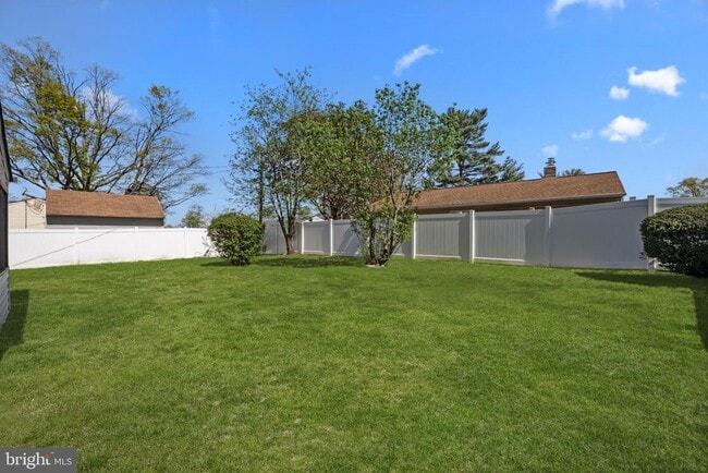 Building Photo - 338 Goldenridge Dr