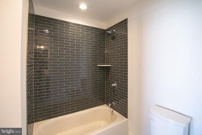 Building Photo - 3013 Evergreen Walk