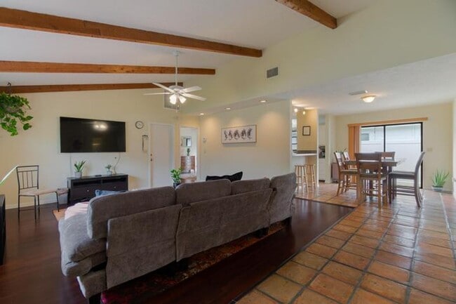 Building Photo - 6130 Francis St