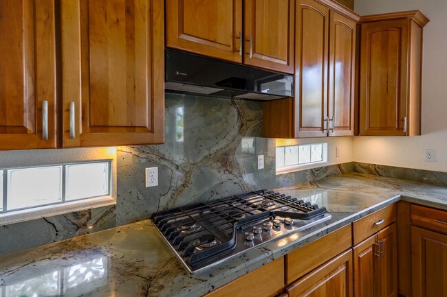 Building Photo - Stunning 6 Bedroom Home With Casita Pool H...