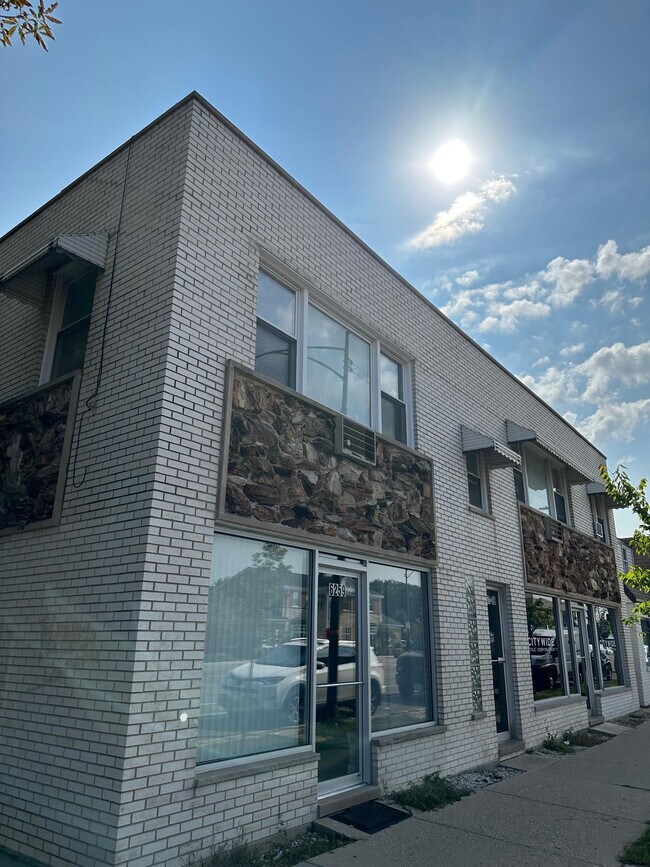 Building Photo - 6259 N Milwaukee Ave