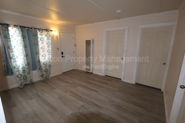 Building Photo - 329 E Scott St