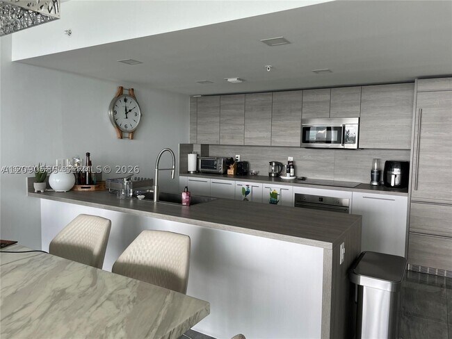 Building Photo - 400 Sunny Isles Blvd