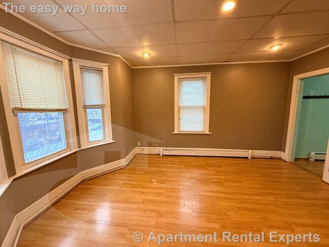 Building Photo - 741 Somerville Ave