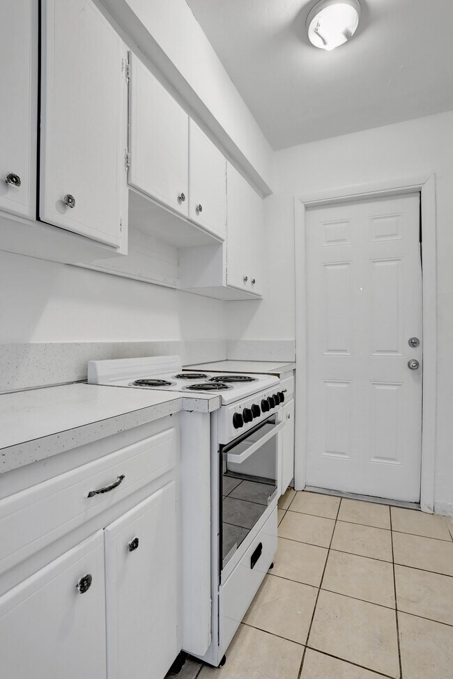 Building Photo - 5951 NE 18th Ave