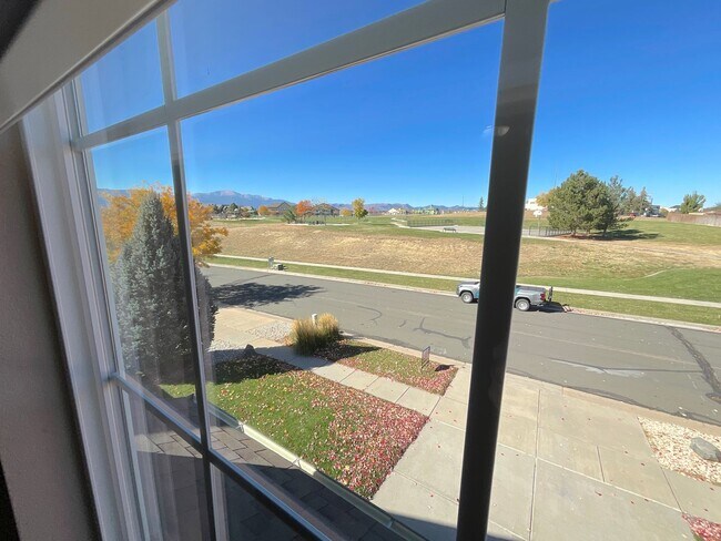 Building Photo - 4 Bedroom Home Available Near Barnes Rd & Peterson Rd!