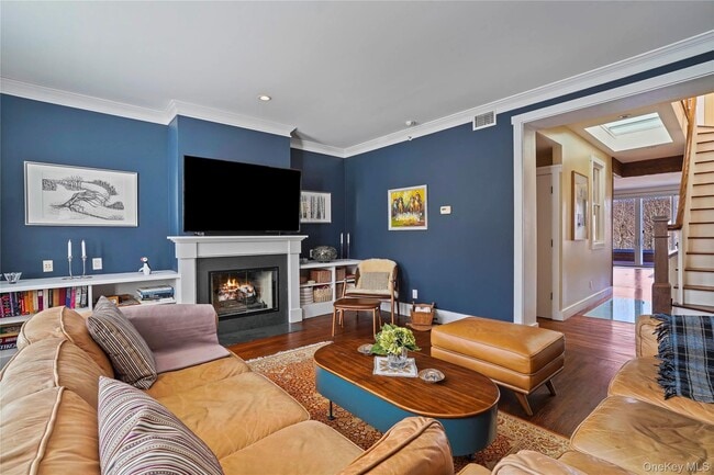 Building Photo - 493 Warburton Ave