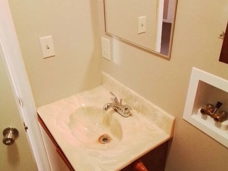 Building Photo - 959 Lancaster St