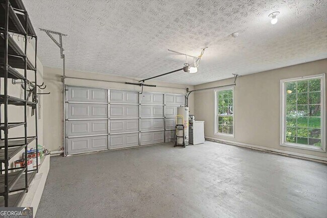 Building Photo - 665 Peachtree Trails Dr
