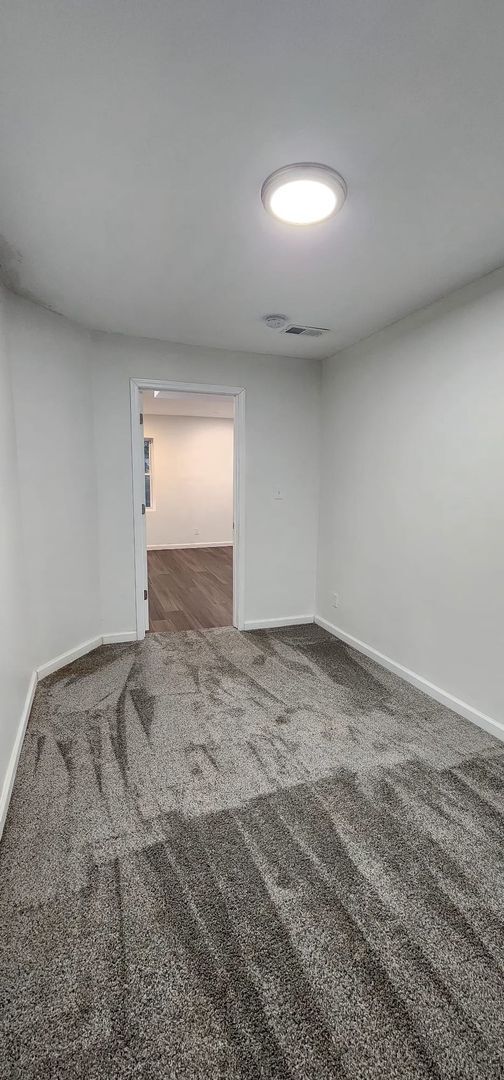 Building Photo - Newly Renovated 3-Bedroom Apartment in Pen...